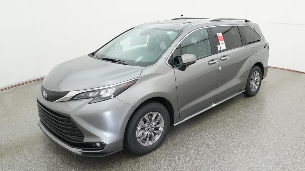 2026 Toyota Sienna XLE 8-Passenger Hybrid FWD's photo