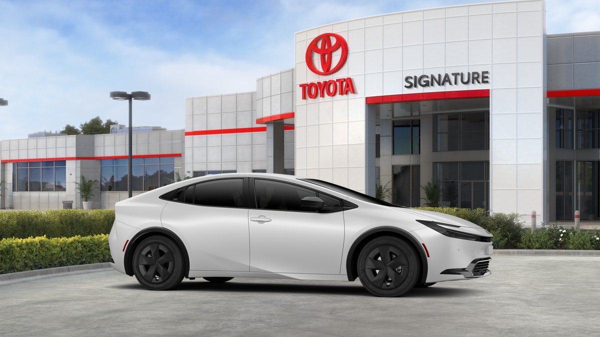 2026 Toyota Prius LE - Photo 13