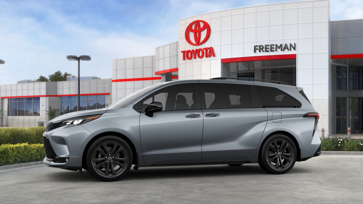 2025 Toyota Sienna XSE photo 2