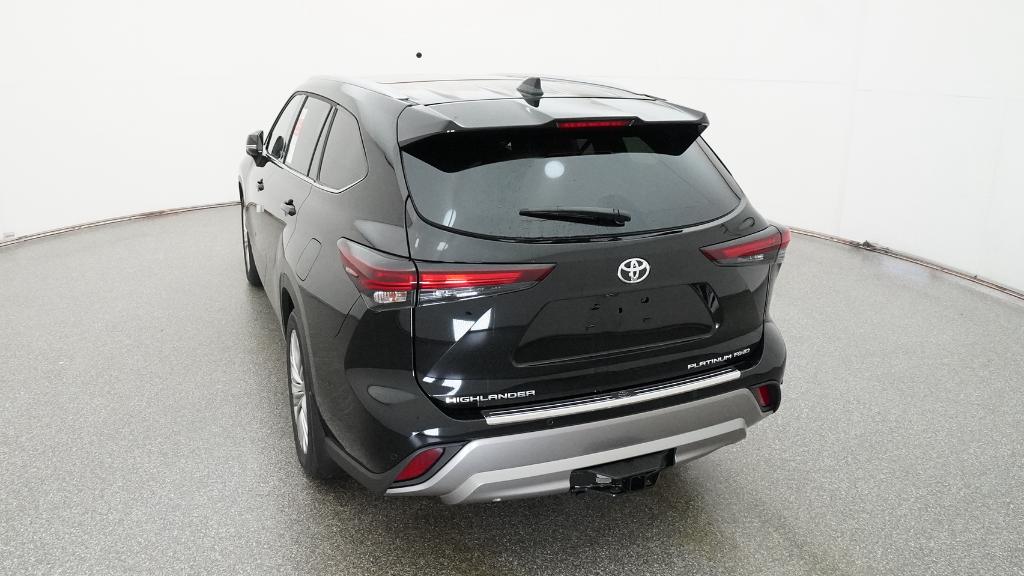 2026 Toyota Highlander Platinum photo 2