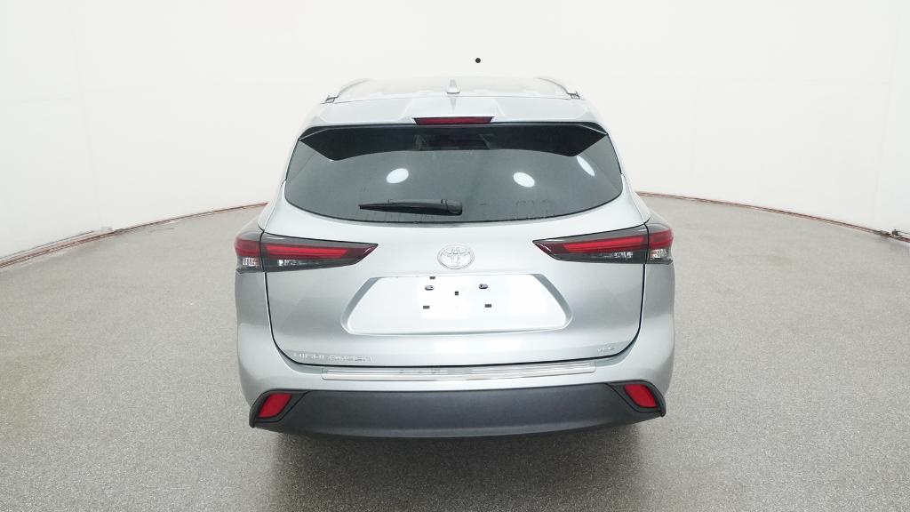 2025 Toyota Highlander XLE photo 3