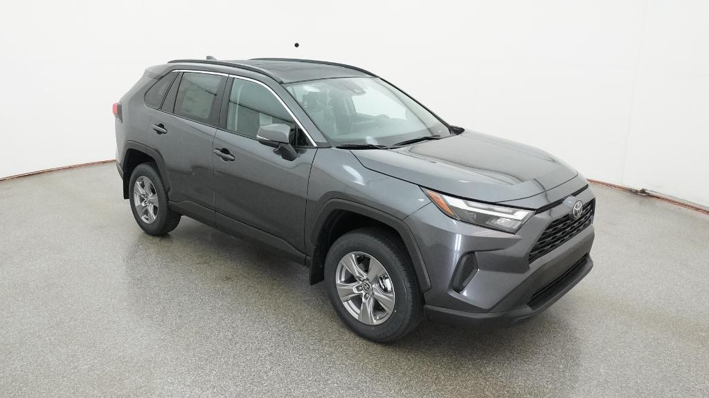 2025 Toyota RAV4 XLE photo 4