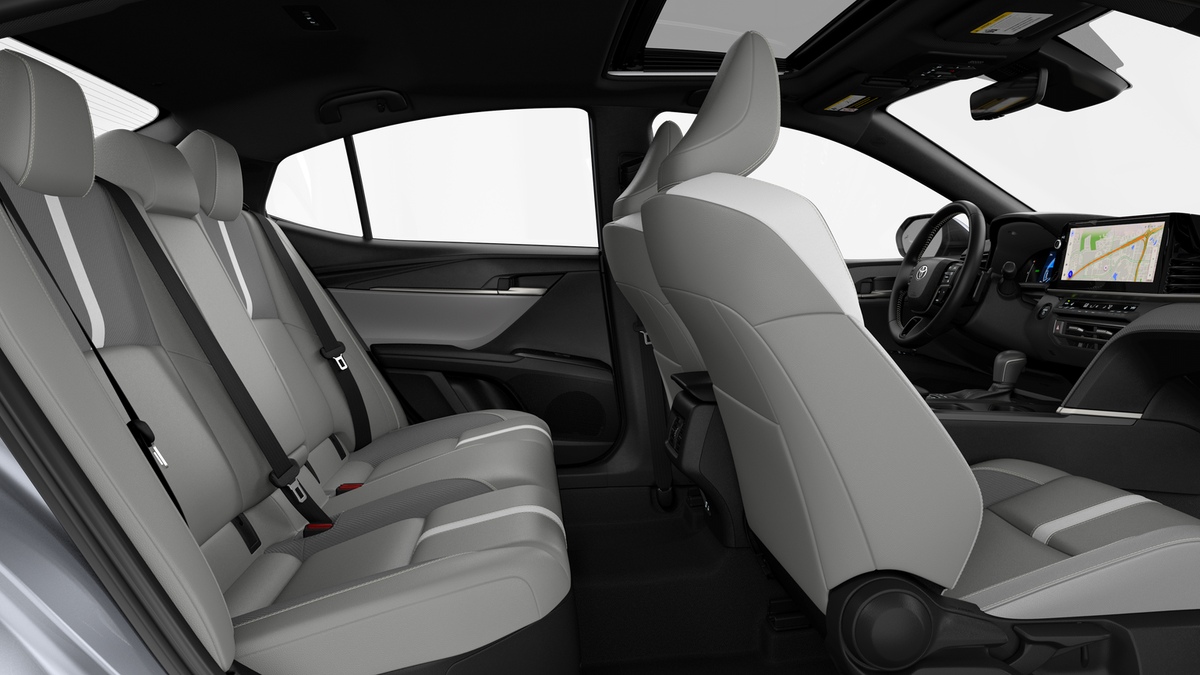 2025 Toyota Camry SE photo 13