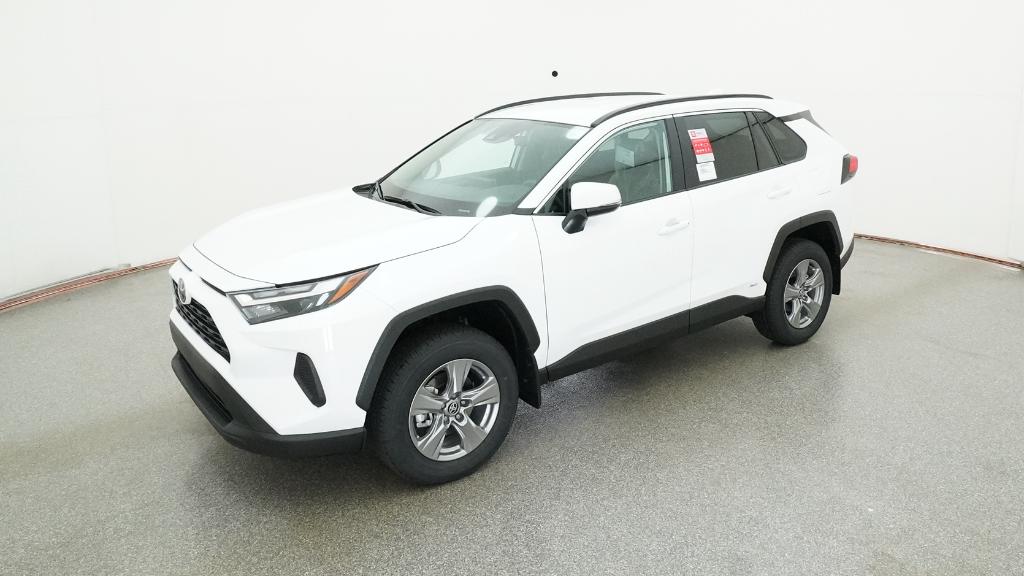 2025 Toyota RAV4 XLE's photo