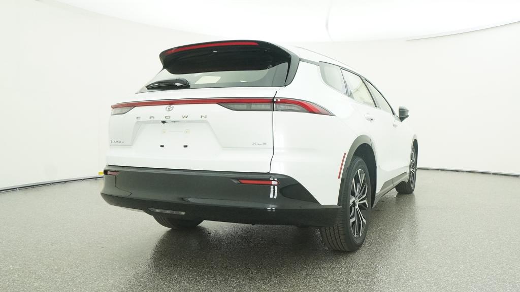 2025 Toyota Crown Signia Limited photo 2