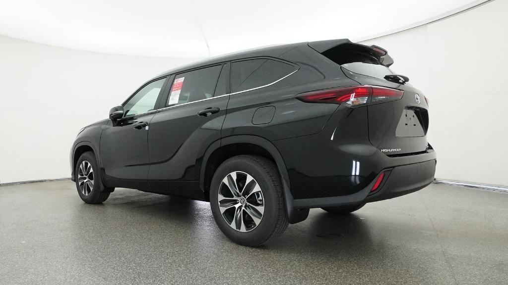 2026 Toyota Highlander XLE photo 3