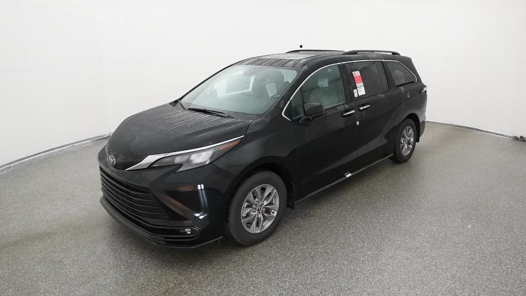 2026 Toyota Sienna XLE's photo