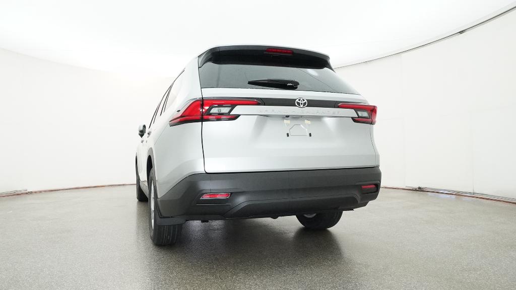 2026 Toyota Grand Highlander LE photo 4