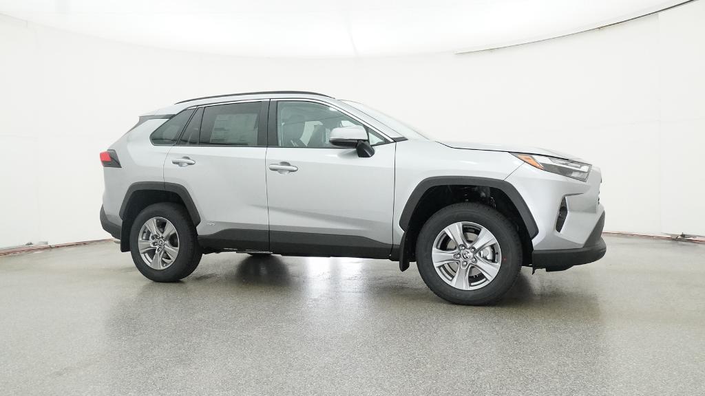 2025 Toyota RAV4 Hybrid XLE photo 3