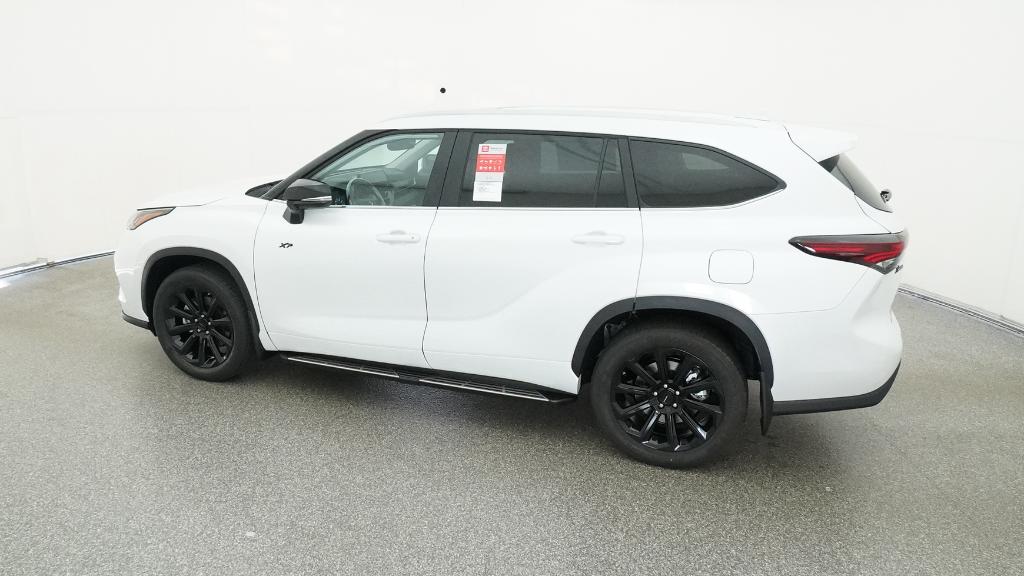 2026 Toyota Highlander XLE photo 4