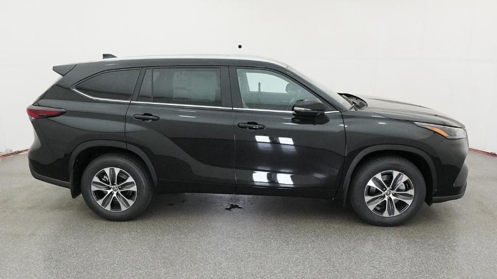 New 2026 Toyota Highlander XLE SUV