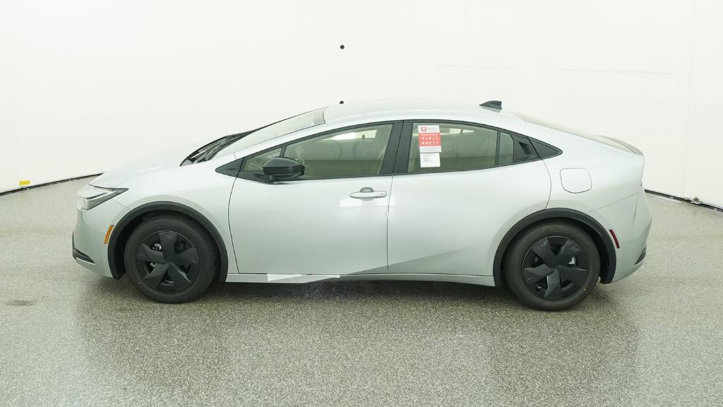 2026 Toyota Prius LE photo 4