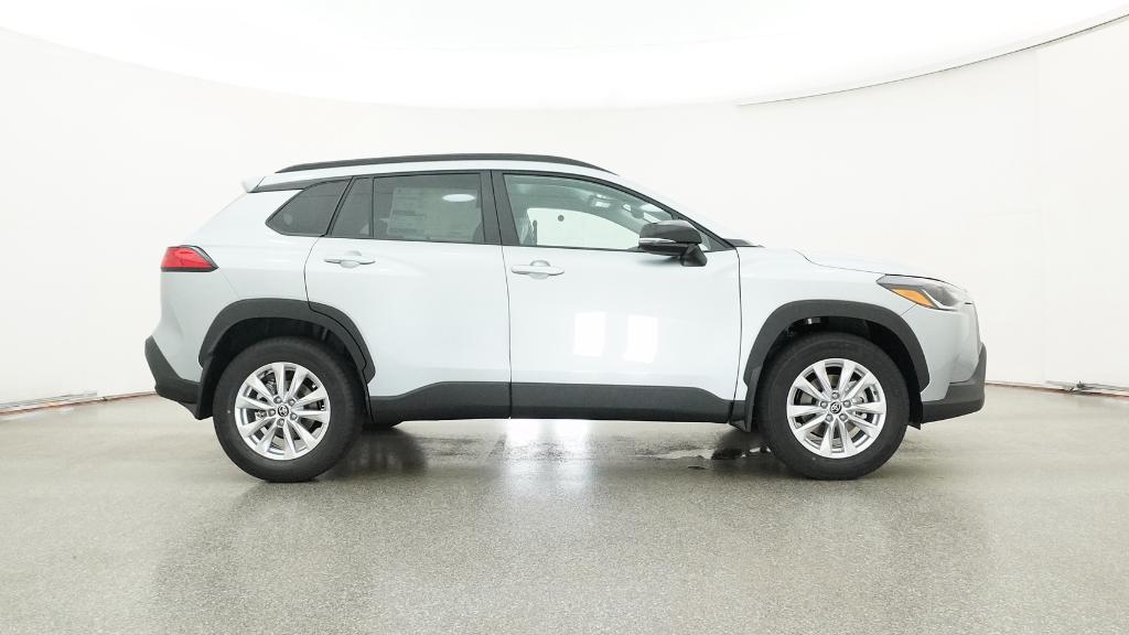 2025 Toyota Corolla Cross LE photo 4