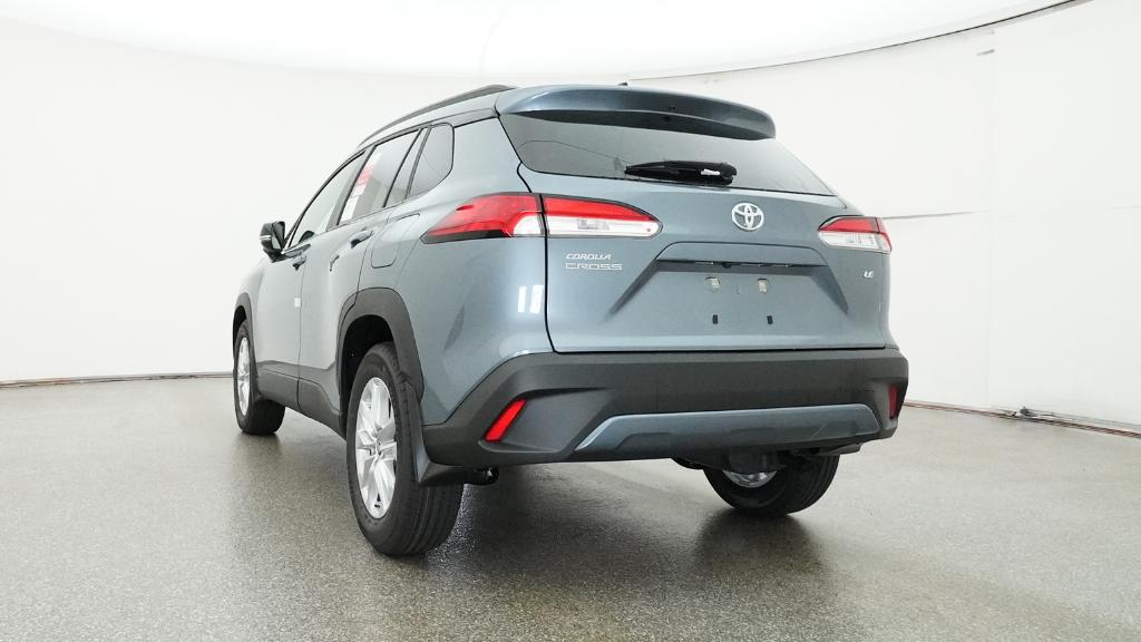 2025 Toyota Corolla Cross LE photo 4