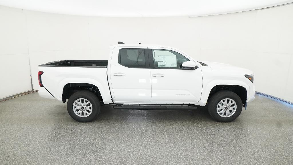 2025 Toyota Tacoma SR5 Double Cab photo 3