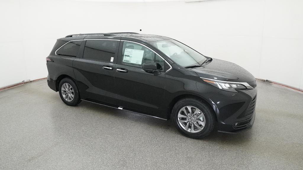 2026 Toyota Sienna XLE photo 2