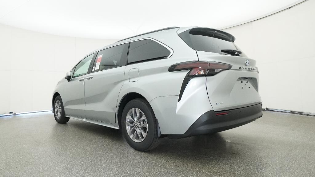 New 2025 Toyota Sienna XLE 8 PASSENGER