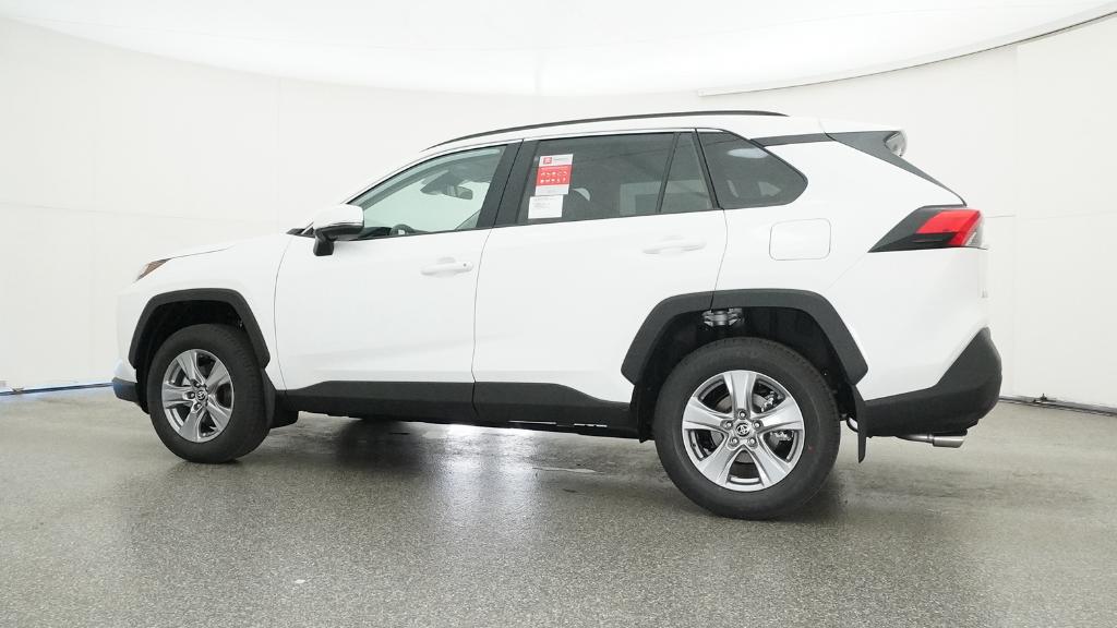 2025 Toyota RAV4 XLE photo 3