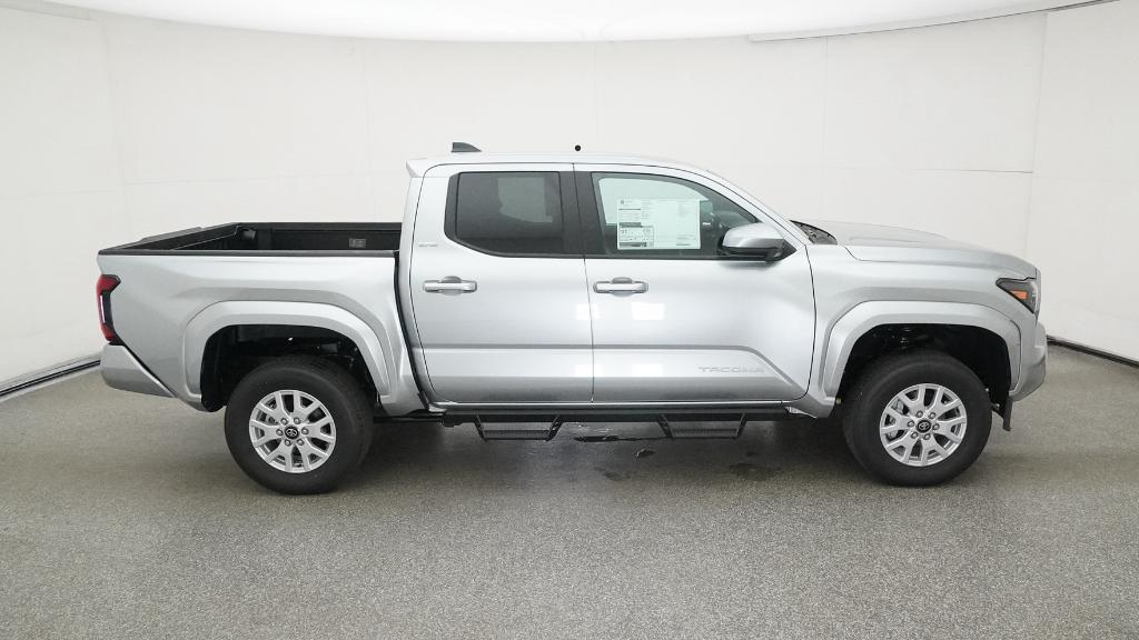 2025 Toyota Tacoma SR5 photo 3