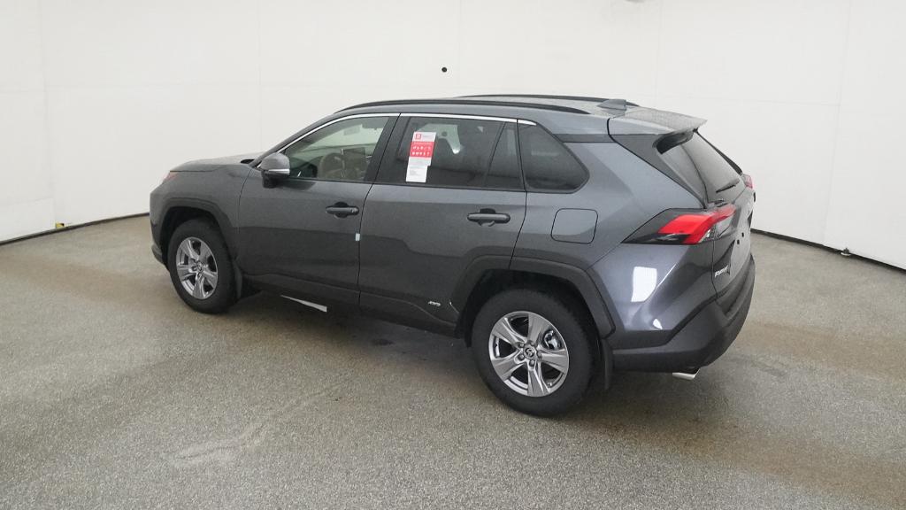 2025 Toyota RAV4 Hybrid XLE photo 3