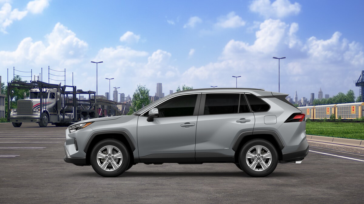 2025 Toyota RAV4 Hybrid XLE photo 4