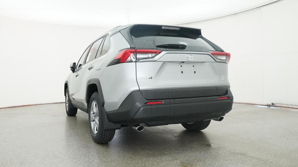 2025 Toyota RAV4 XLE photo 4