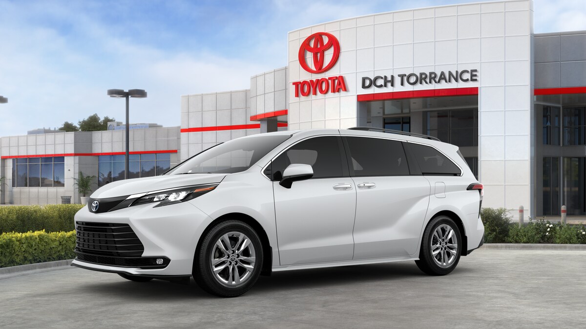2025 Toyota Sienna XLE photo 2