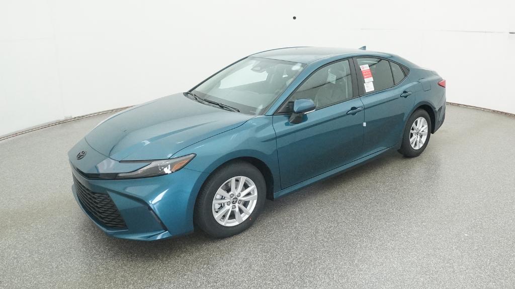2026 Toyota Camry LE's photo