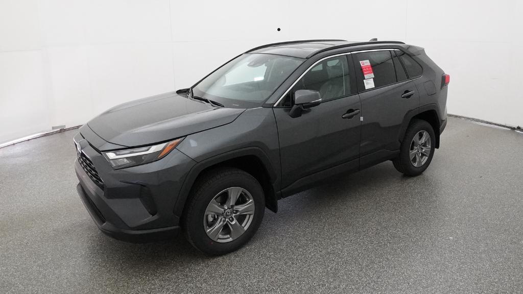 2025 Toyota RAV4 XLE's photo