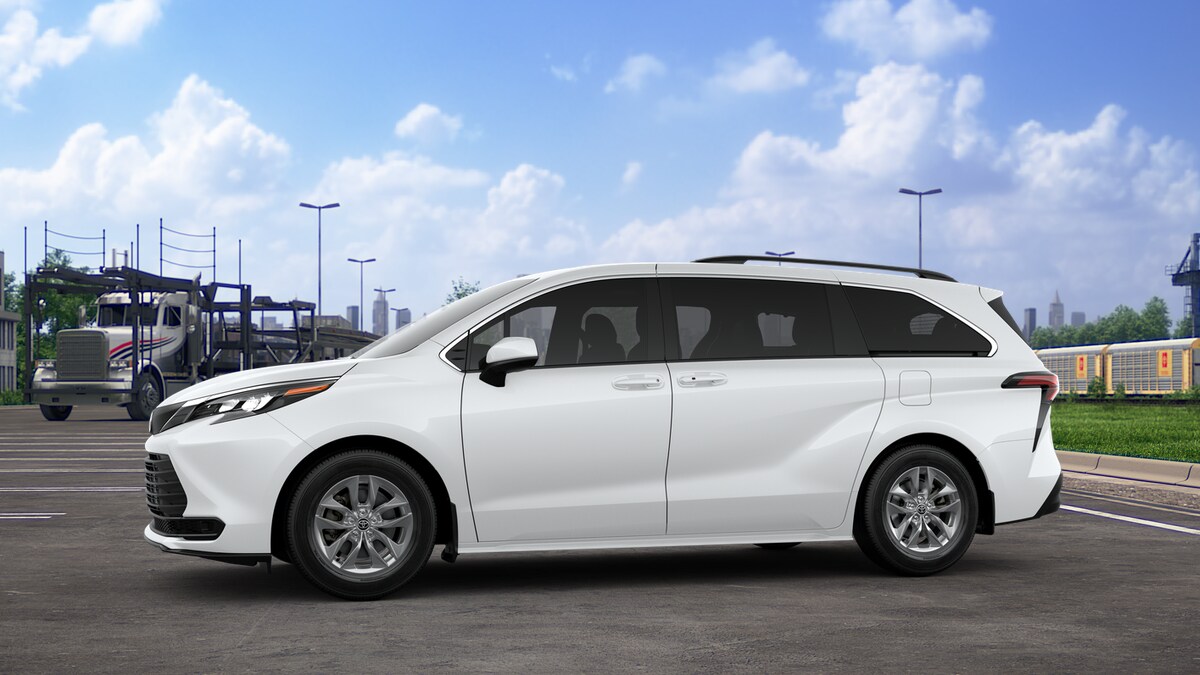 2025 Toyota Sienna LE photo 3