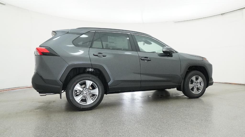 2025 Toyota RAV4 XLE photo 3