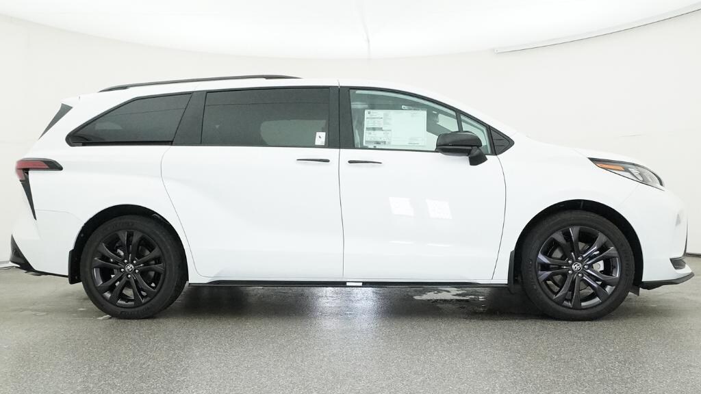 New 2026 Toyota Sienna XSE 7 PASSENGER