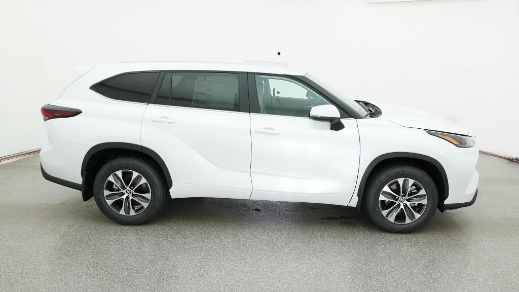 New 2026 Toyota Highlander XLE SUV
