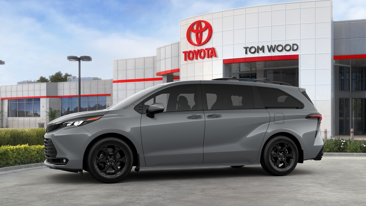 2025 Toyota Sienna Woodland Edition photo 3