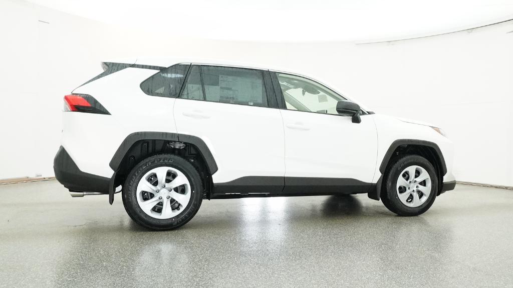 2025 Toyota RAV4 LE photo 4