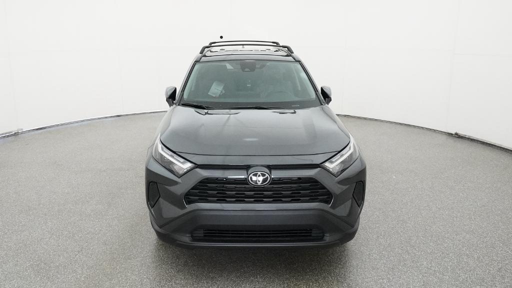 2025 Toyota RAV4 XLE photo 4