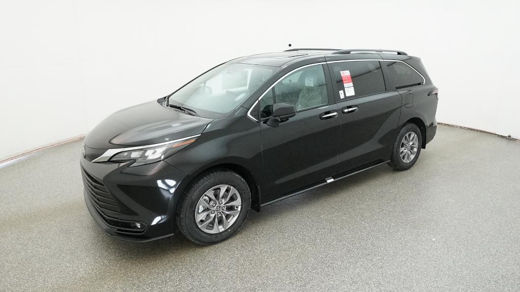 2026 Toyota Sienna XLE's photo