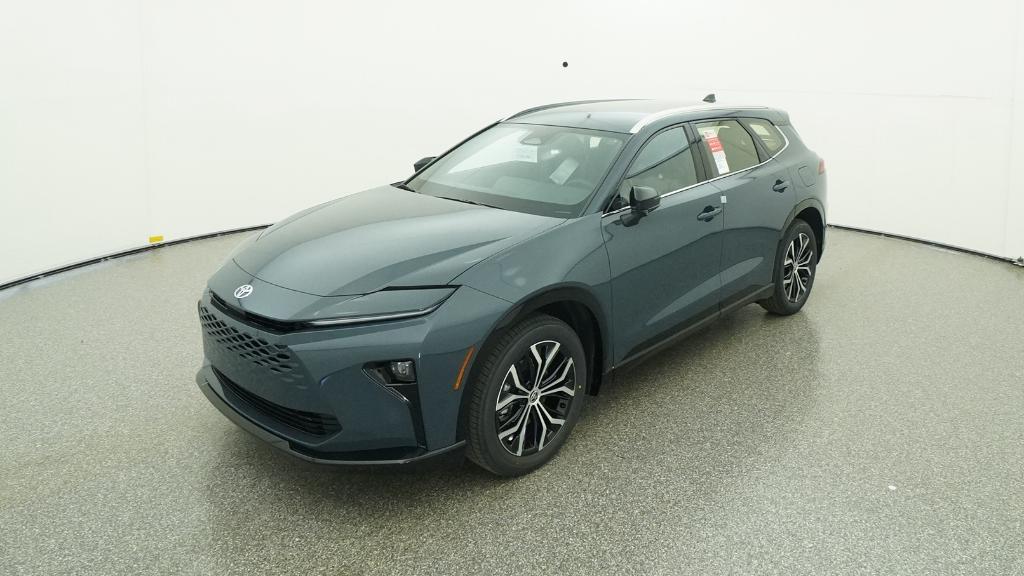 2025 Toyota Crown Signia XLE's photo