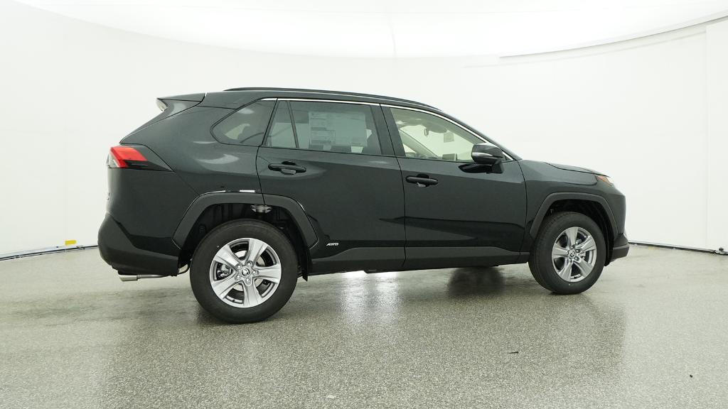 2025 Toyota RAV4 Hybrid XLE photo 3