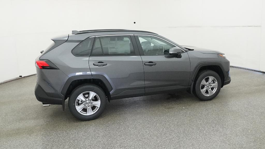 2025 Toyota RAV4 XLE photo 3