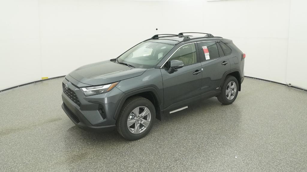 2025 Toyota RAV4 XLE's photo