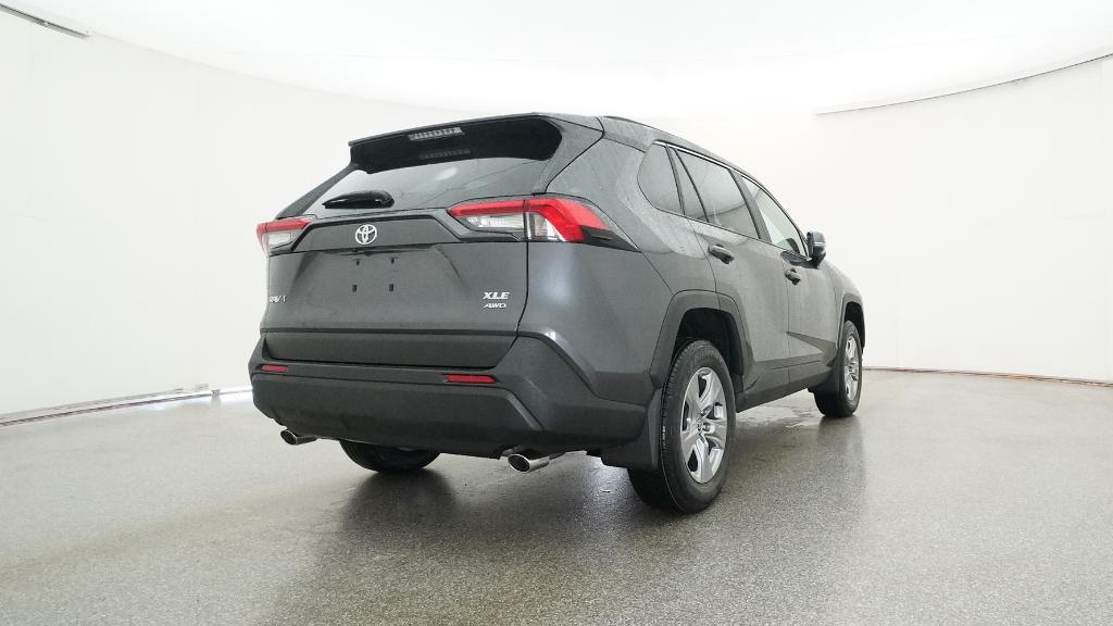 2025 Toyota RAV4 XLE photo 4