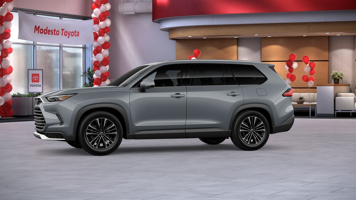 2026 Toyota Highlander Hybrid Platinum photo 2