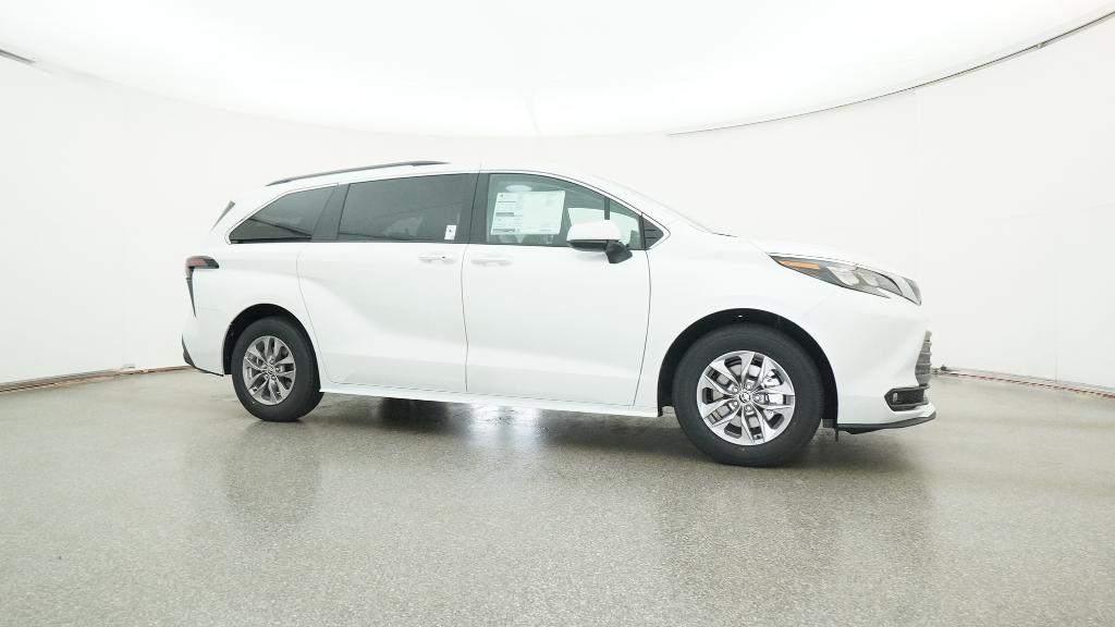 2026 Toyota Sienna XLE photo 2