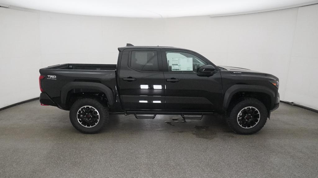 2025 Toyota Tacoma TRD Off-Road photo 4