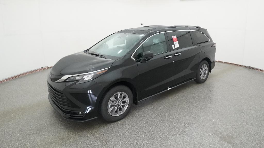 2026 Toyota Sienna XLE's photo