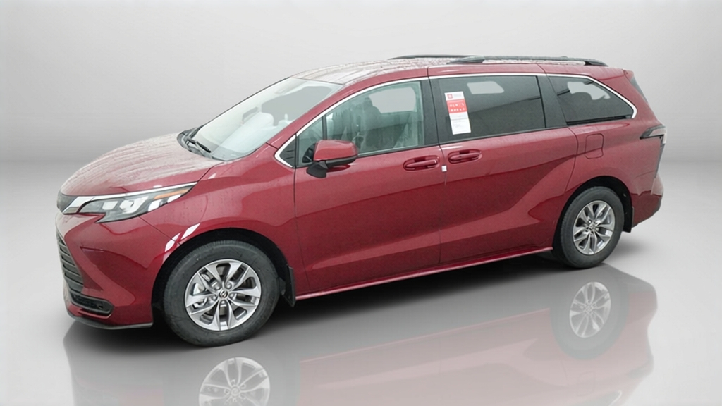 New 2026 Toyota Sienna LE Van Passenger Van