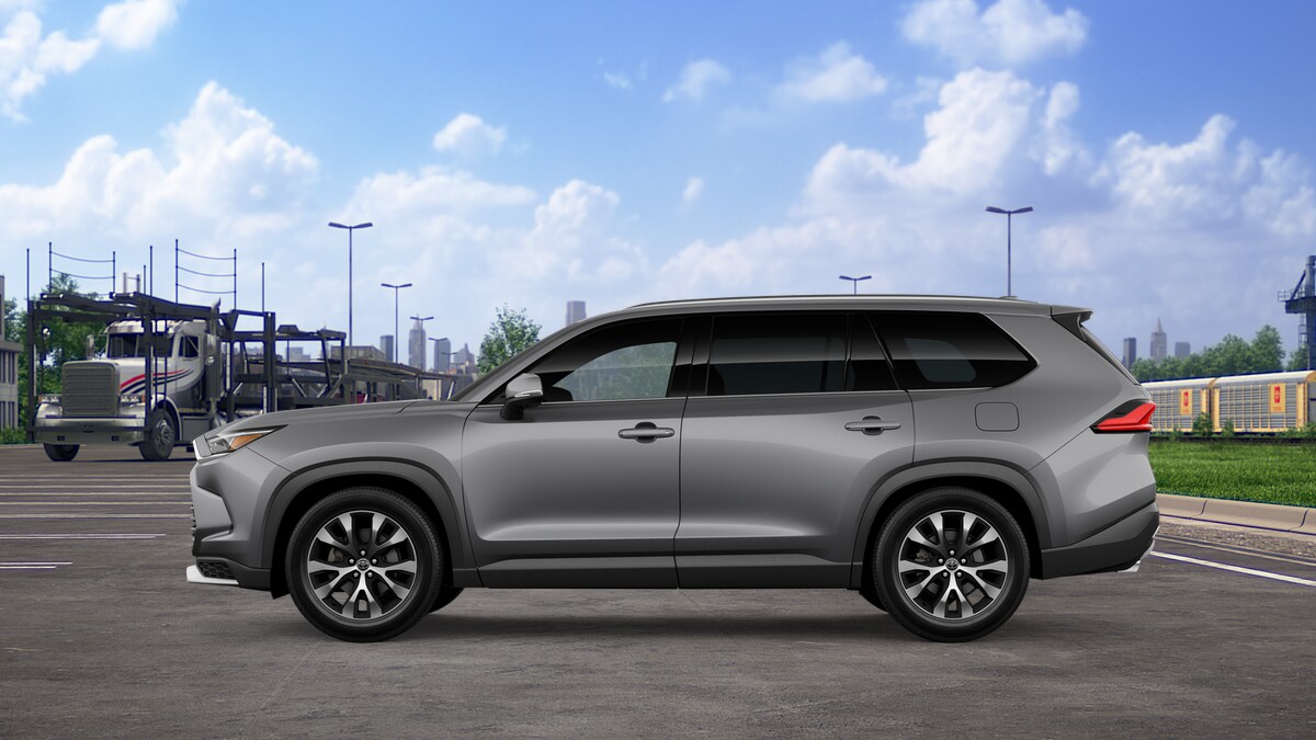 2026 Toyota Highlander Hybrid Limited photo 4
