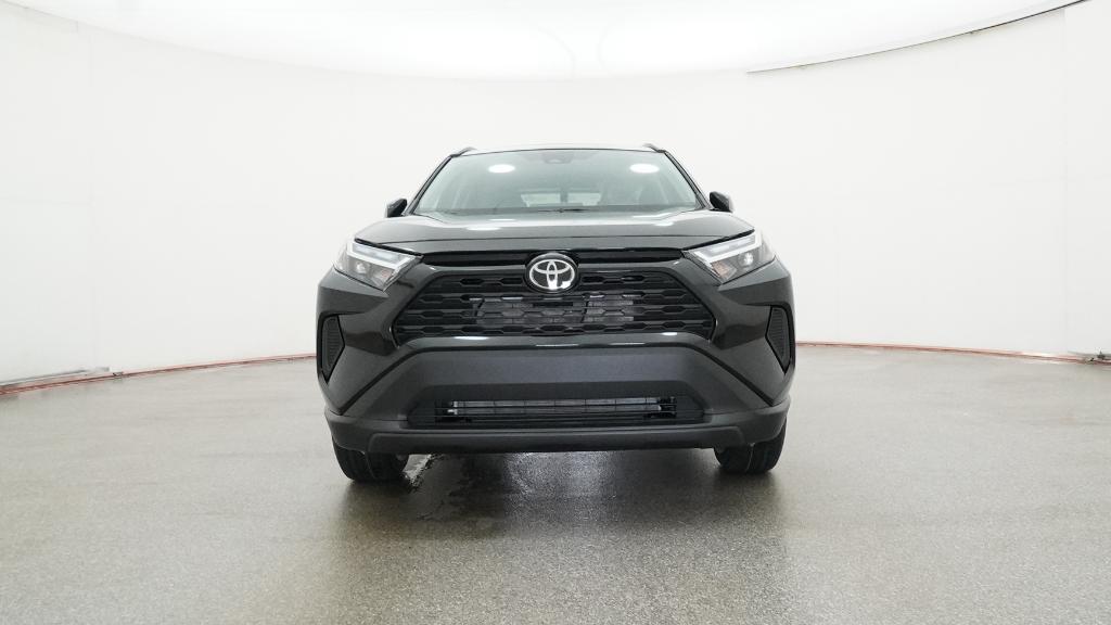 2025 Toyota RAV4 XLE photo 4