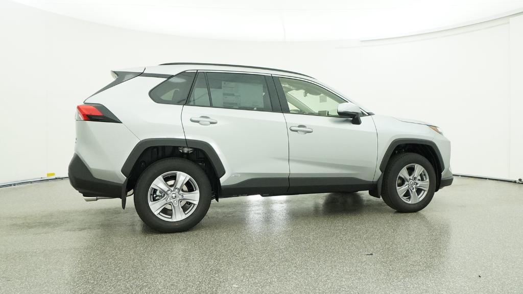2025 Toyota RAV4 Hybrid XLE photo 3